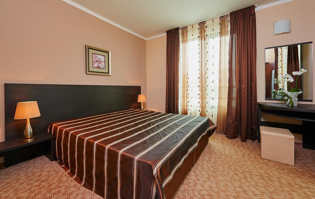 Central Plaza Hotel Pomorie Habitación foto